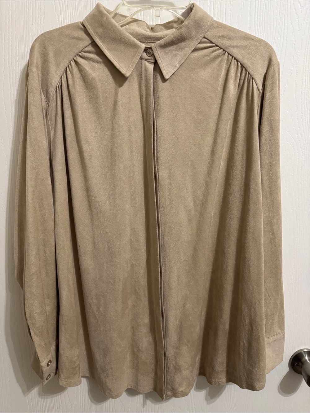 Chicoāsā NWT Button Up Long Sleeve Faux Suede Neutral Womenās 3 (XL) Top Shirt